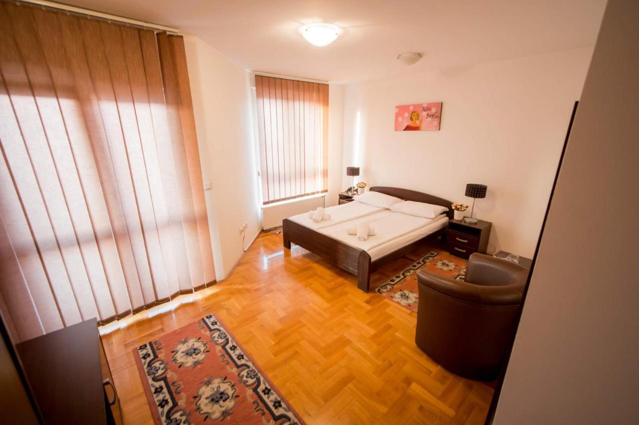 Hostel Royal Obrenovac  Exteriör bild